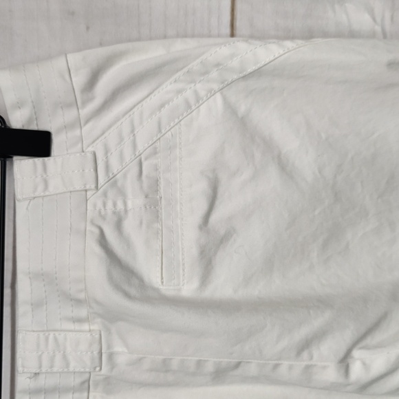Annika Cutter & Buck White Bermuda Shorts, Size 8 - Picture 7 of 11